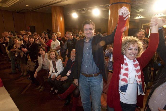 La Nueva Secretaria General Del PSOE, Arropada Por Oscar López