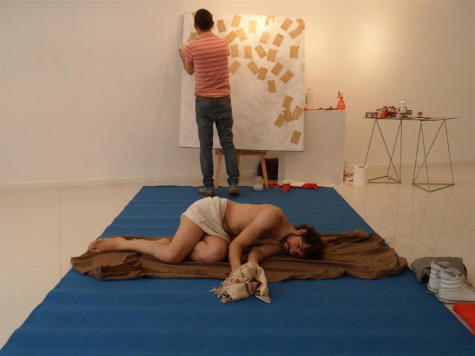 El Actor Santi Senso En La Sala De Arte El Brocense