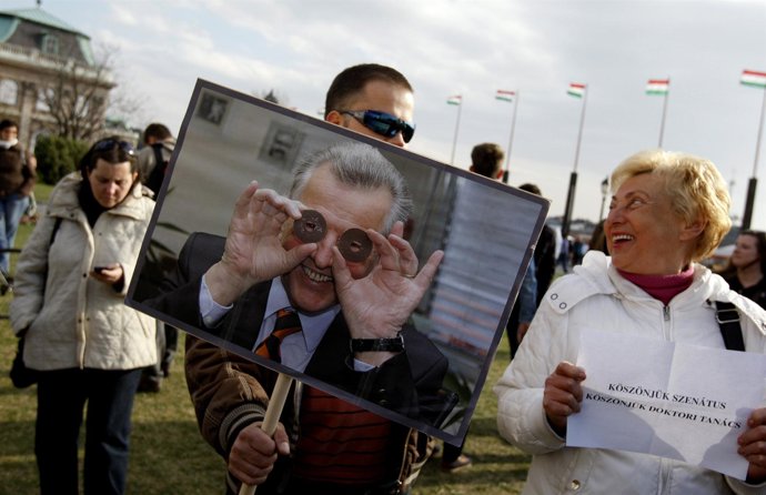 Protestas Contra El Presidente De Hungría, Pal Schmitt