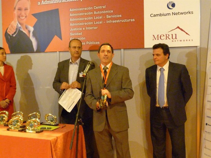 Eduardo Tuñón Recoge Un Premio Al Ayuntamiento De Pamplona