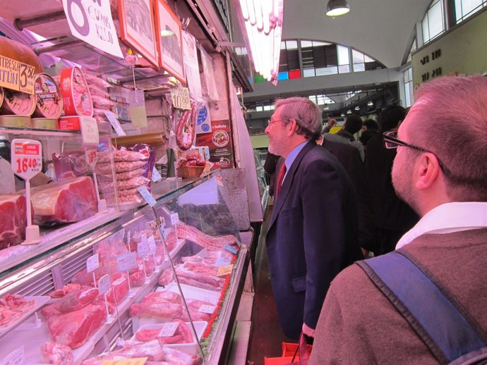 Lissavetzky Visita El Mercado De La Cebada