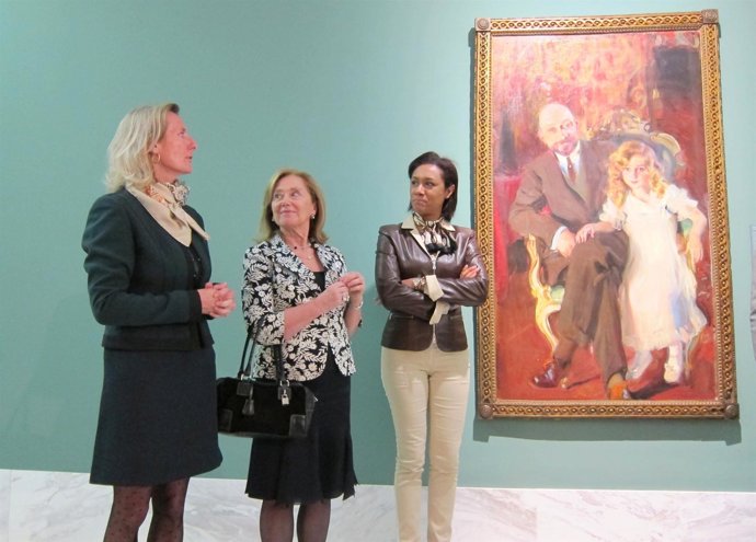 La Consellera Lola Johnson (A La Derecha) En La Sala Sorolla Del San Pío V