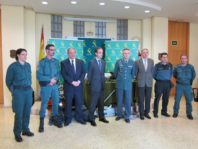 Entrega De Material Al Seprona