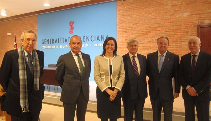 Maria José Catalá Y Presidentes De Consejos Sociales De Uinversidades