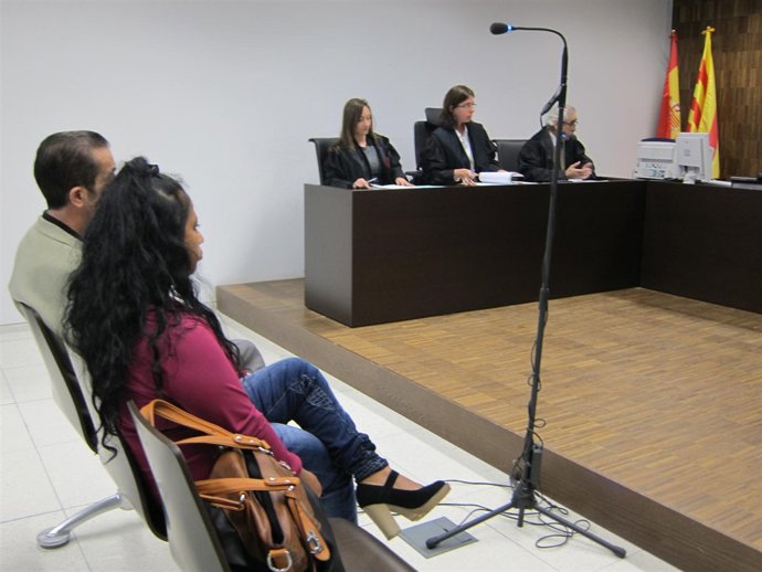 Los Dos Acusados Antes De Declarar Ante El Juez