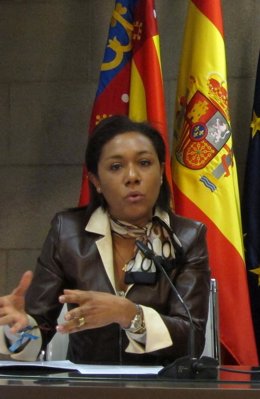 La Consellera De Turismo, Lola Johnson, Durante La Rueda De Prensa.