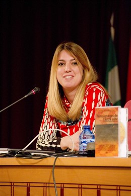 La Egresada De La US Estrella Sendra