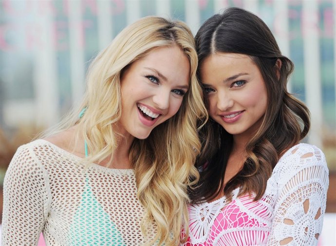 Candice Swanepoel Y Miranda Kerr Presentan La Colección De Baño 2012 