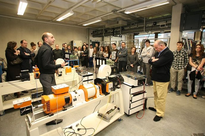 Escuela Técnica Superior De Ingenieros Industriales Y De Telecomunicación.
