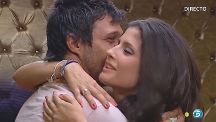 Hugo Y María, Concursantes De 'Gran Hermano 12+1', Abrazándose 