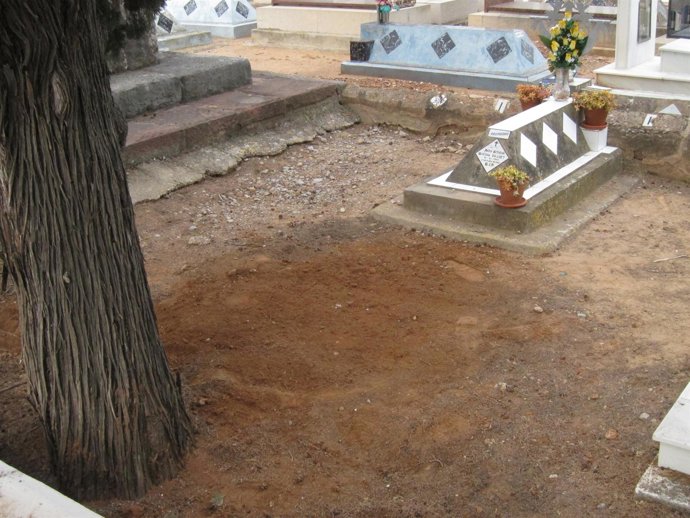 Zona Donde Se Ha Llevado A Cabo La Apertura De Una Fosa En Castellón