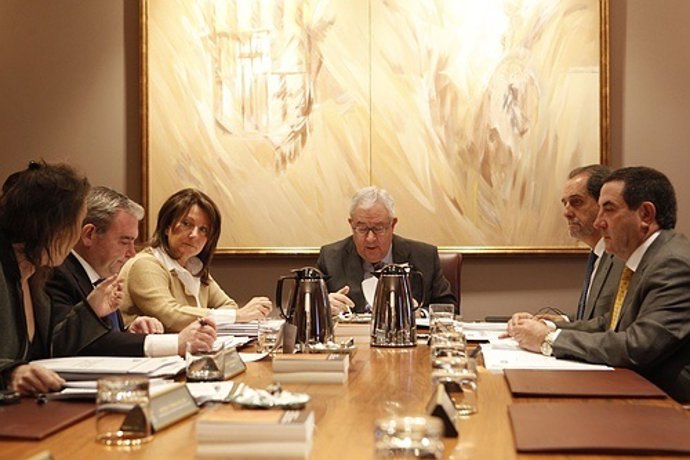 La Mesa De Las Cortes De Aragón