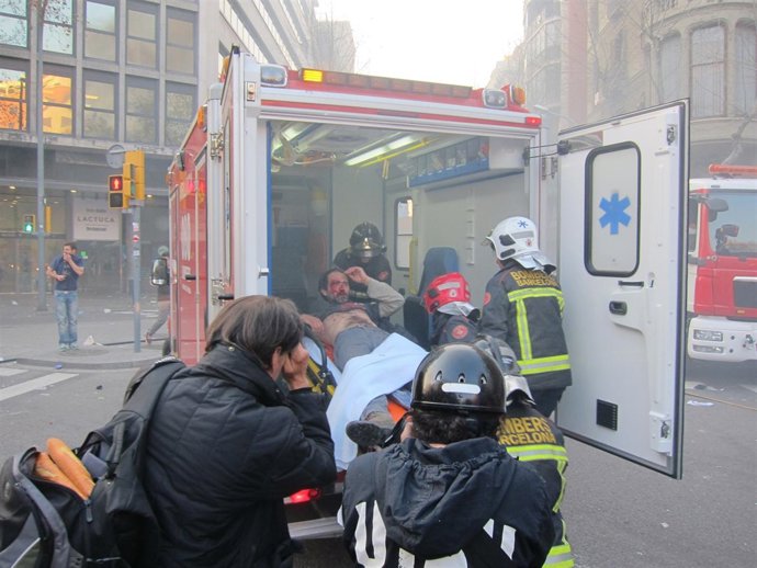Disturbios En Barcelona Durante La Huelga General De Marzo De 2011