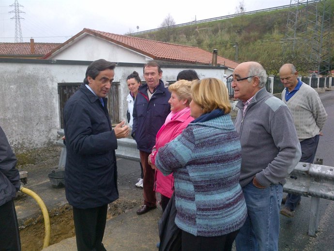 Calderón Con Los Vecinos De La Turbera 