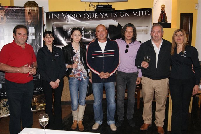 Presentación Del Vino Blanco De Tetas De La Sacristana
