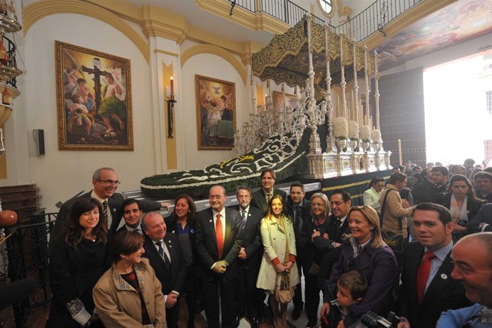 De La Torre Participa En La Tradicional Ofrenda Floral A La Virgen De Las Penas