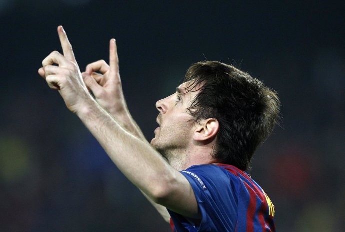 Lionel Messi Celebra Un Gol Al Milan