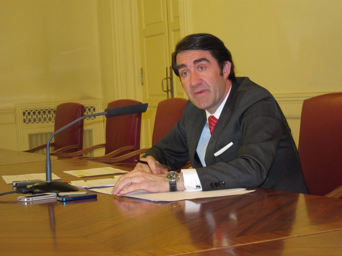 En La Imagen, El Subdelegado Del Gobierno En León, Juan Carlos Suárez-Quiñones