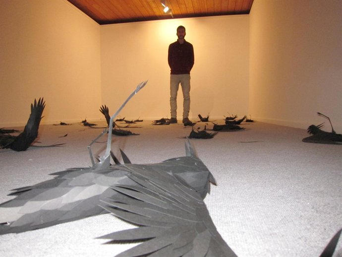 El Artista Murciano Juan Diego Gonzálvez Junto A Su Obra