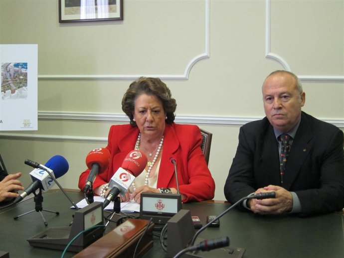 Barberá Junto A Un Responsable De MSC En La Rueda De Prensa