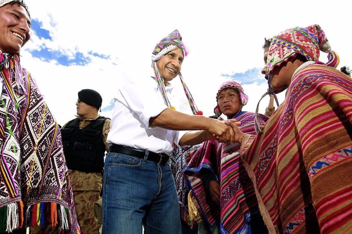 Ollanta Humala Con Indígenas Peruanos.
