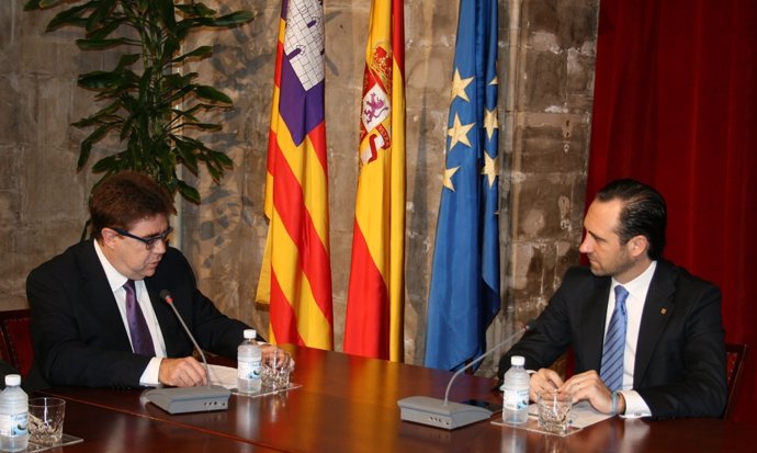 Antoni Bennasar Y José Ramón Bauzá Durante La Reunión