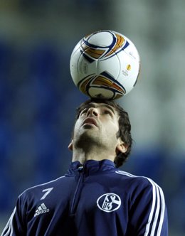 El Jugador Español Del Schalke Raúl González