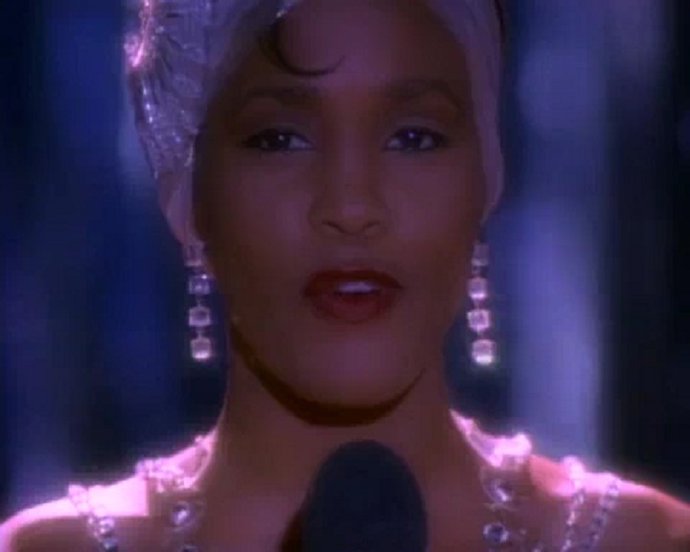 La madre de Whitney Houston rompe su silencio