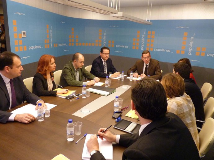 Reunión De Clemente Con Ponentes De Congreso