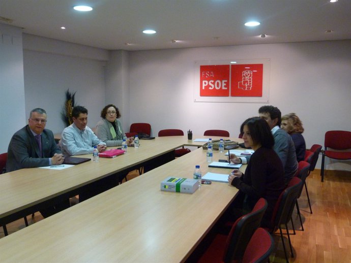 Reunión Entre Representantes De La FSA-PSOE Y Upyd 