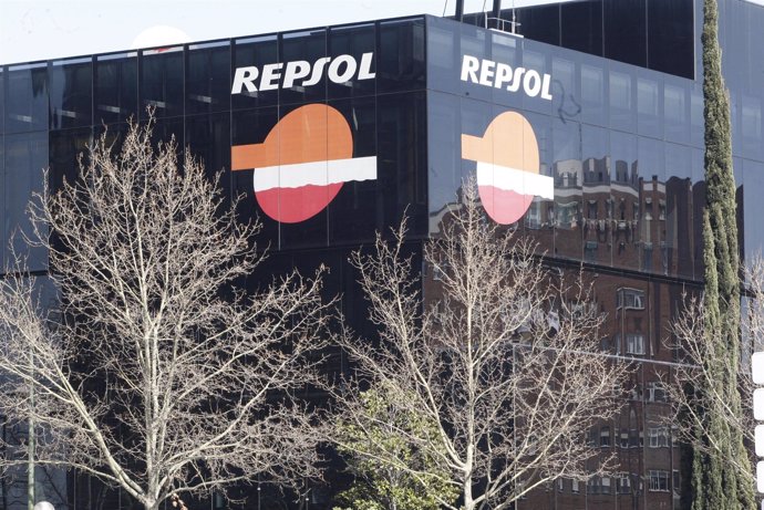 Edificio De Repsol YPF En Madrid