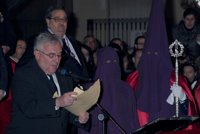 El primer reo indultado en Baza acompaña a la Cofradía del Nazareno en su estación de penitencia