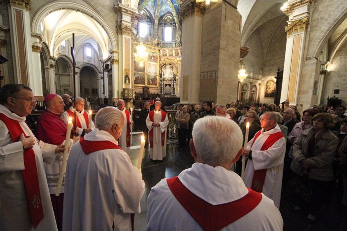 Via Crucis Del Viernes Santo En La Catedral De Valencia