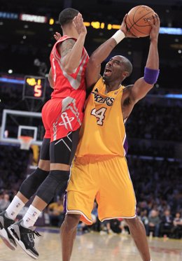 Kobe Bryan (Lakers) Y Courtney Lee (Rockets)