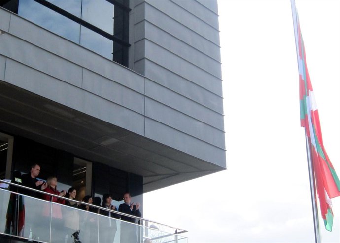 Joseba Egibar En El Acto De Izada De La Ikurriña.