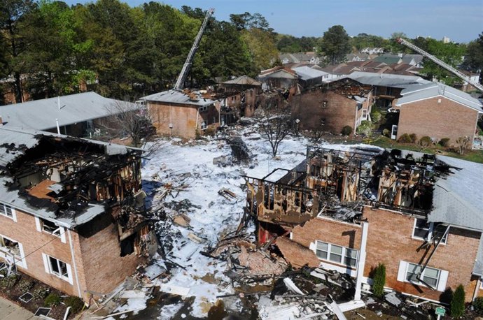 Un Avión Militar Se Estrella En Una Zona Residencial De Virginia