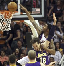 Pau Gasol (Los Angeles Lakers) Contra Phoenix Suns