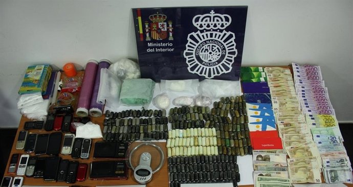 Policía Nacional Interviene Unos 8 Kilos De Cocaína Y Mñas De 17.000 Euros