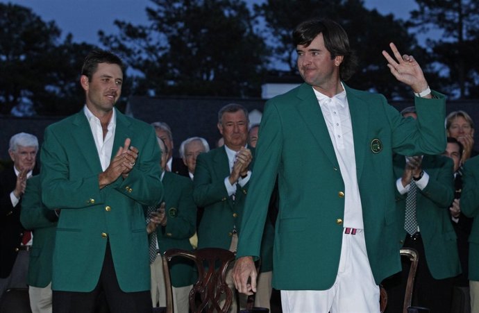 El Norteamericano Bubba Watson Se Enfunda Su Primera Chaqueta Verde