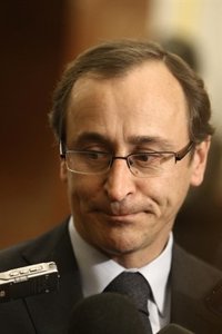 El PP afirma que hará cambios para no volver a poner la deuda sanitaria en riesgo