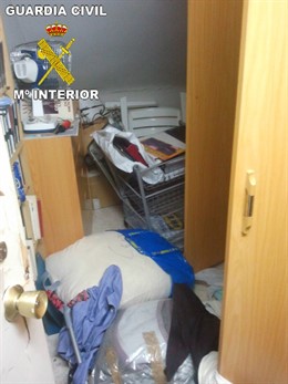 Uno De Los Armarios Registrados Por La Guardia Civil