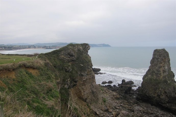 Costa Frente Al Mar Cantábrico, En Asturias