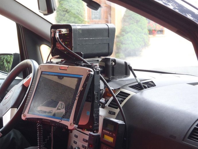Radar De Policía Foral En Una Campaña De Control De Velocidad