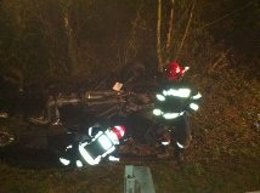Bomberos En El Accidente De Tráfico De Liendo