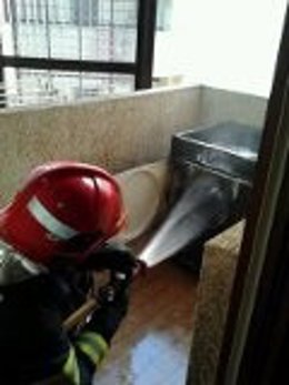 Bomberos Apagan Un Fuego Originado En Una Lavadora 