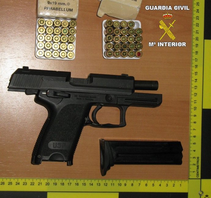 Robo De Viviendas Y De Una Pistola En Utrera (Sevilla)