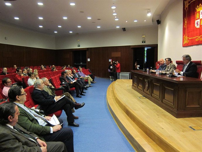Reunión Del Delegado De La Junta Y El Director De La ADE En Salamanca.