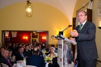 Monago: "ni voy a adelantar las elecciones ni me preocupa lo quiera hacer el PSOE; me la trae al fresco"