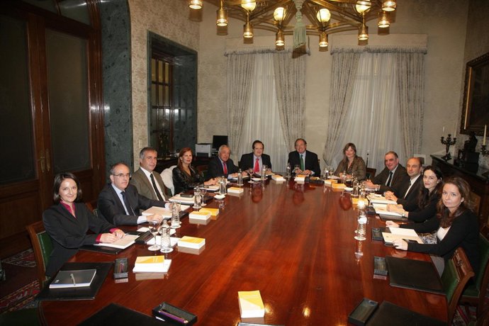 Pío García-Escudero Y La Mesa Del Senado De La Décima Legislatura