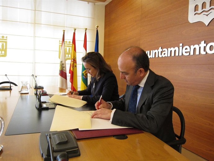 La Alcaldesa De Logroño Firma Convenio Con Colegio De Abogados